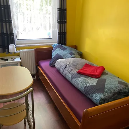 Am Bahnhof Guest house *