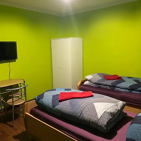 Am Bahnhof Guest house *